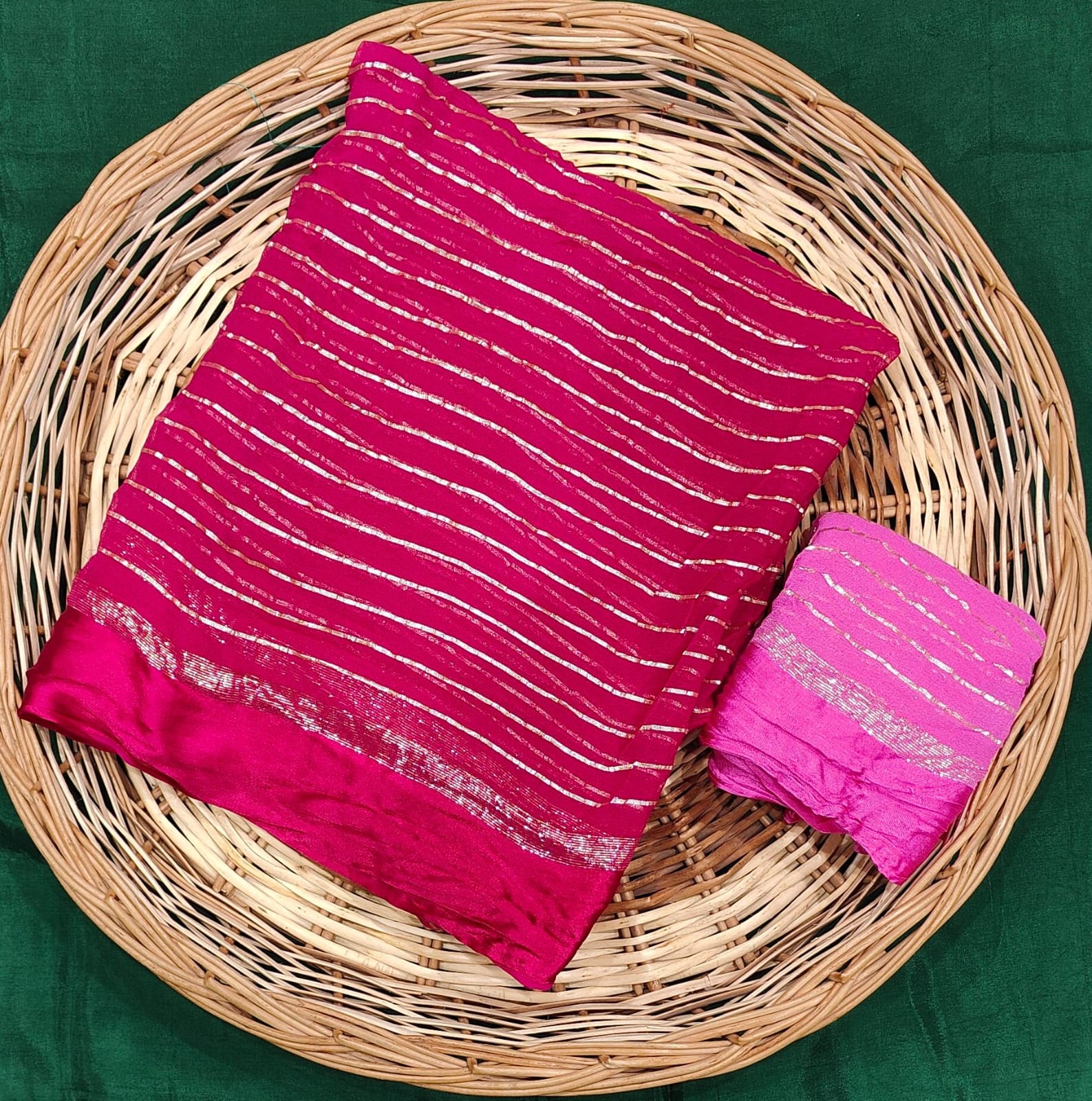 Elegant Leheriya Stripe Saree with Shimmer Border & Contrast Blouse PiecePink