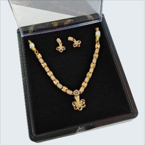 Classic Gold-Tone Floral Pendant Necklace Set with Stud Earrings