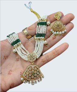 Traditional Green Beaded Pearl Gold-Plated Necklace Set