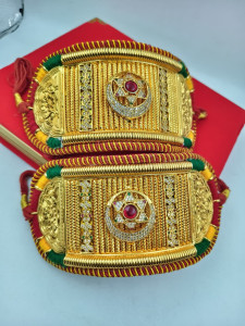 Royal Gold Navratna Chakra Baju Pochi Set