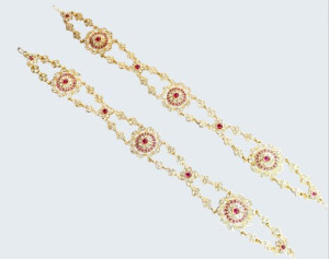 Elegant Gold-Plated Saree Chain Brooch with Red Stone Floral Design