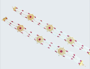 Gold-Plated Pearl Beaded Saree Brooch Chain with Red Stone Motifs