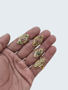 Traditional Floral Stone Finger Ring