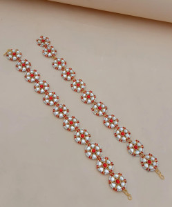 Dainty Floral Kundan & Red Bead Linked Sheeshphool