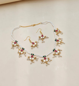 Elegant Kundan & Pearl Necklace Set with Teardrop Accents