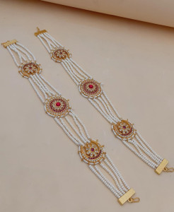 Traditional Kundan & Meenakari Sheeshpatti with Multi-Row Pearl Strands
