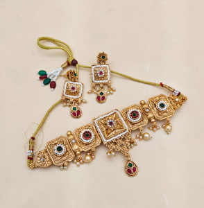 Antique Temple Choker Necklace Set with Pearl Detailing