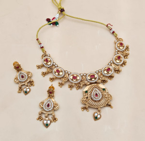 Royal Antique Gold-Plated Choker Necklace Set with Ruby & Pearl Accents