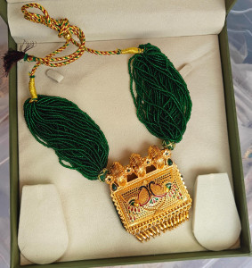 Heritage Emerald Green Seed-Bead Vajratik Choker with Peacock Motif