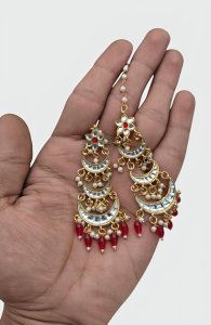 Three-Tier Kundan Mang Tika with Red Beads and Pearl Droplets