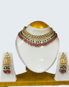 Exquisite Kundan Choker Set with Mauve Monalisa Beads & Emerald Accents