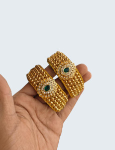 Royal Emerald Kundan Gold-Plated pouchi