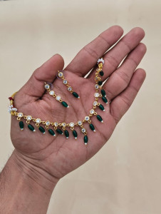 Elegant Emerald Green Droplet Necklace & Earring Set