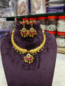 Royal Temple Design Gold-Plated Choker Necklace Set with Kundan Stones & Chandbali Earrings